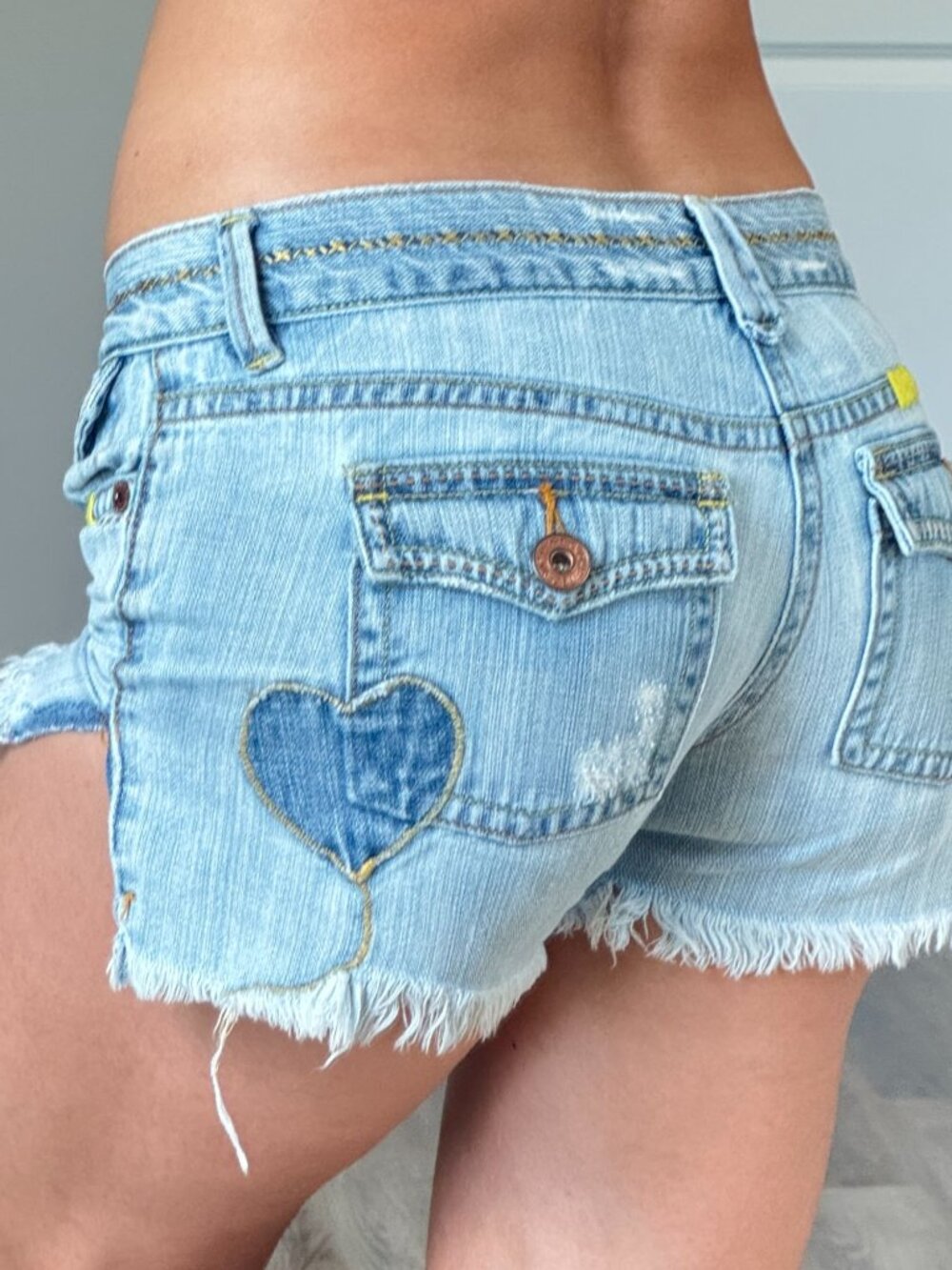 Old Navy Ultra Low Rise Mini Shorts Womens 2 Distressed Light Wash Y2K 2000s